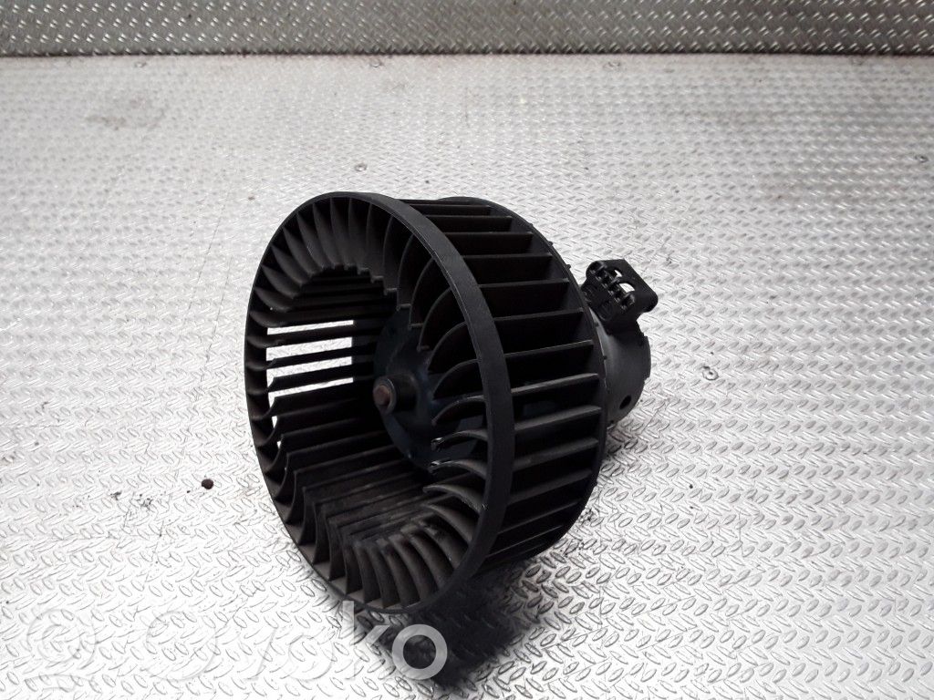 Mazā radiatora ventilators   0130101100