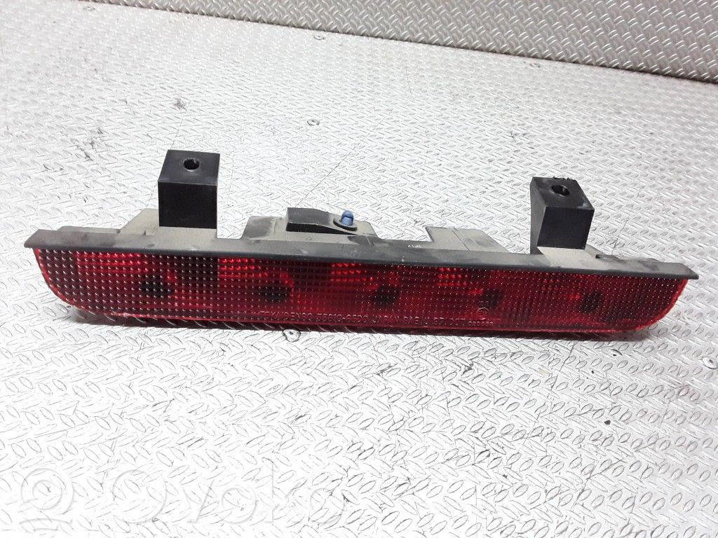 Third/center stoplight   3581065D0