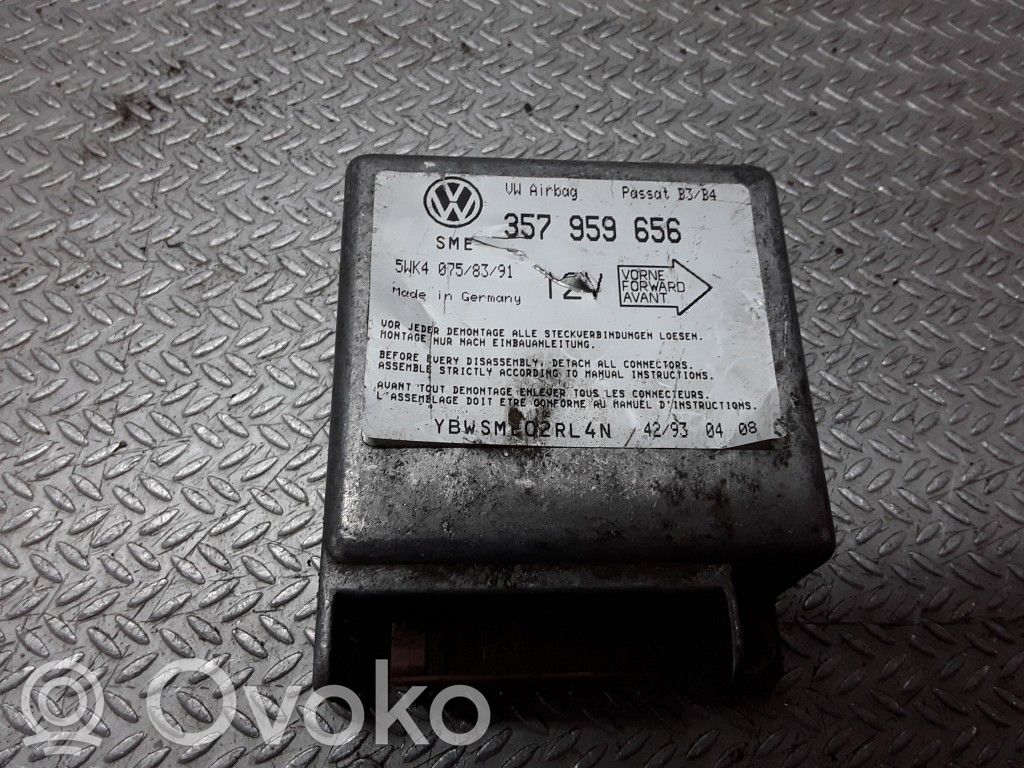 Volkswagen PASSAT B4 Airbag control unit/module 
