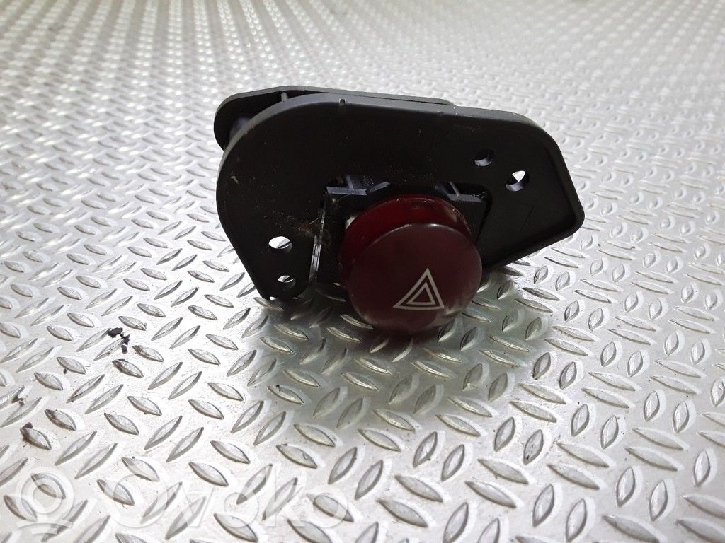 Mitsubishi Grandis Botón interruptor de luz de peligro 