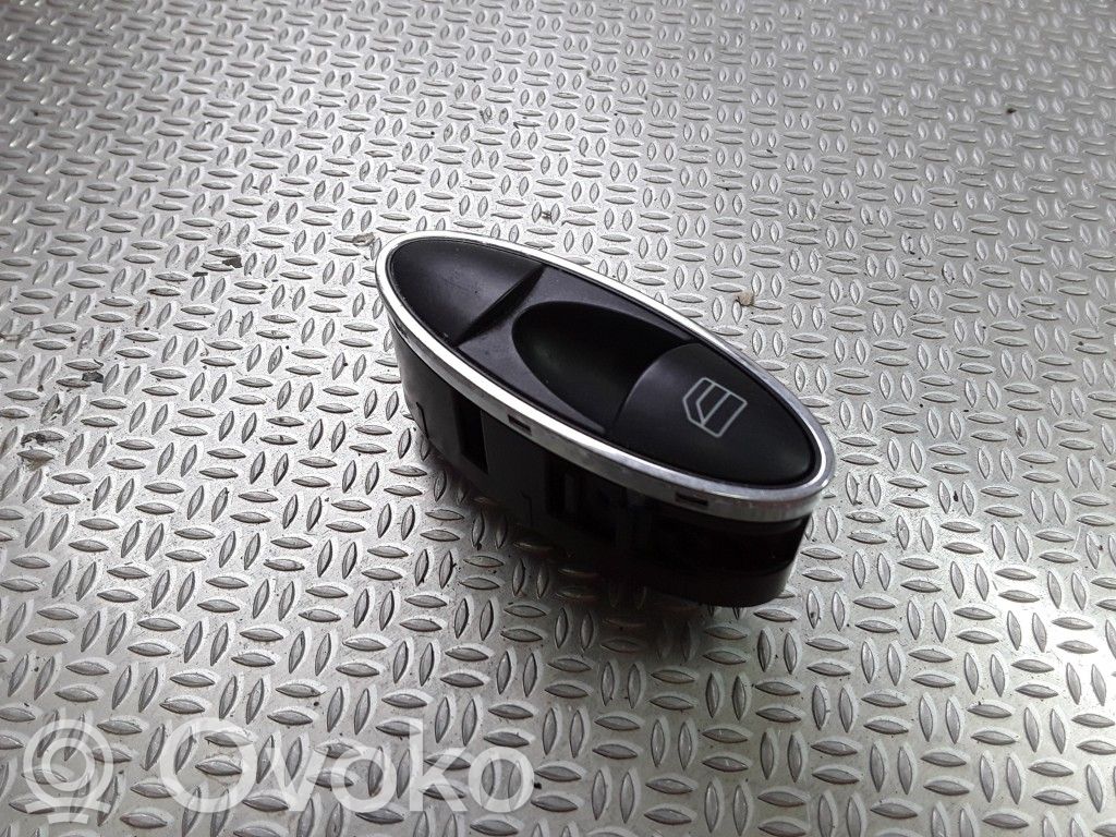 Mercedes-Benz E W211 Electric window control switch 