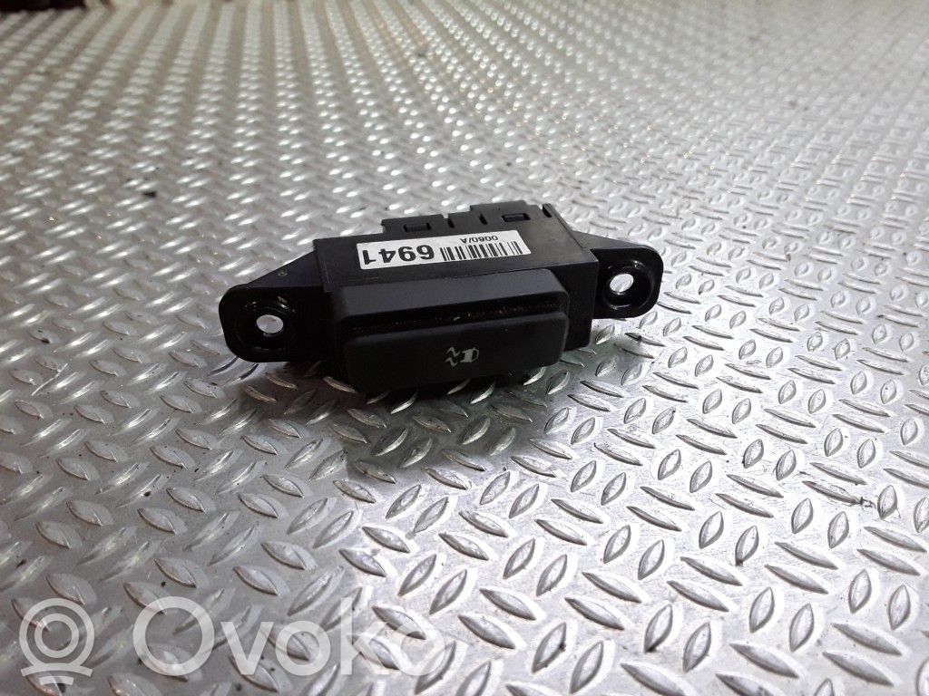 Chevrolet Cruze ESP (stability program) switch 