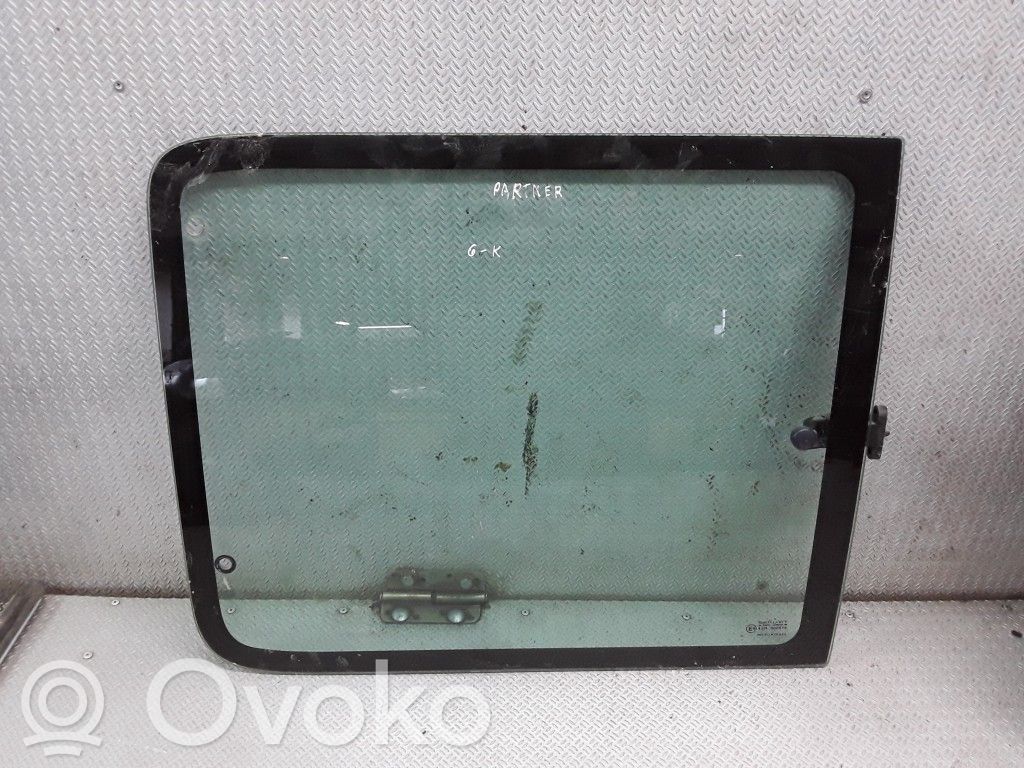 Rear door window glass