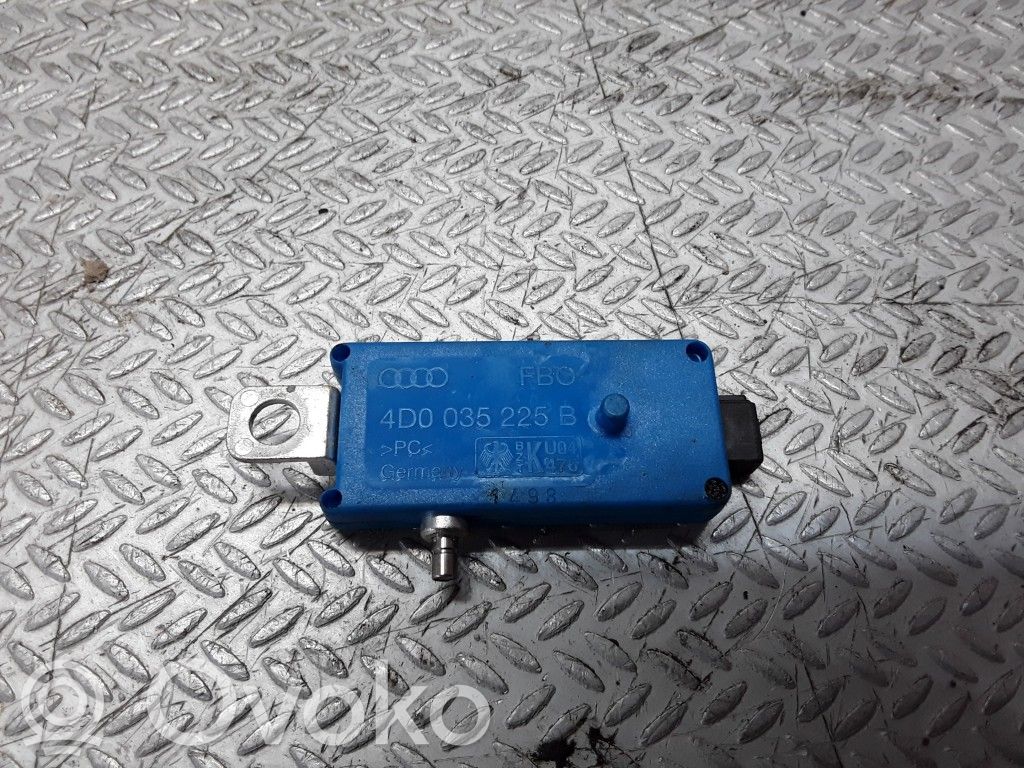 Audi A8 S8 D2 4D Antenos stiprintuvas 