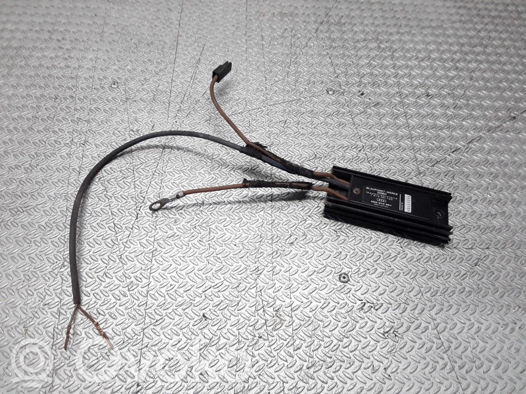 Audi A8 S8 D2 4D Aerial antenna amplifier 
