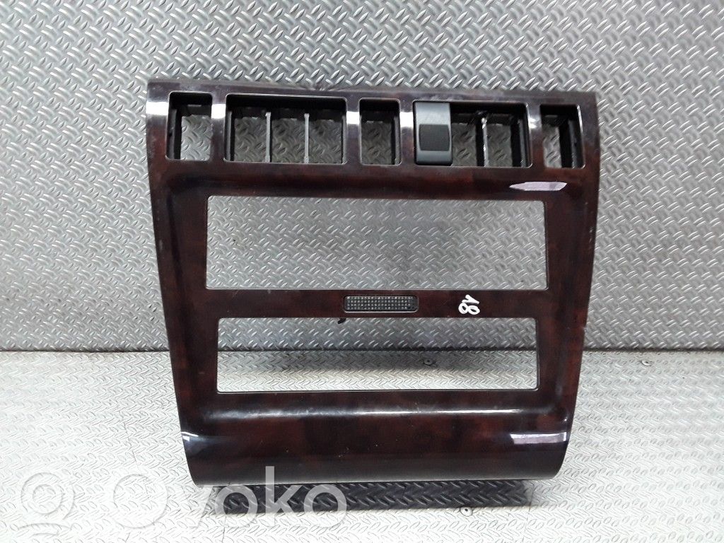 Audi A8 S8 D2 4D Radio/GPS head unit trim 