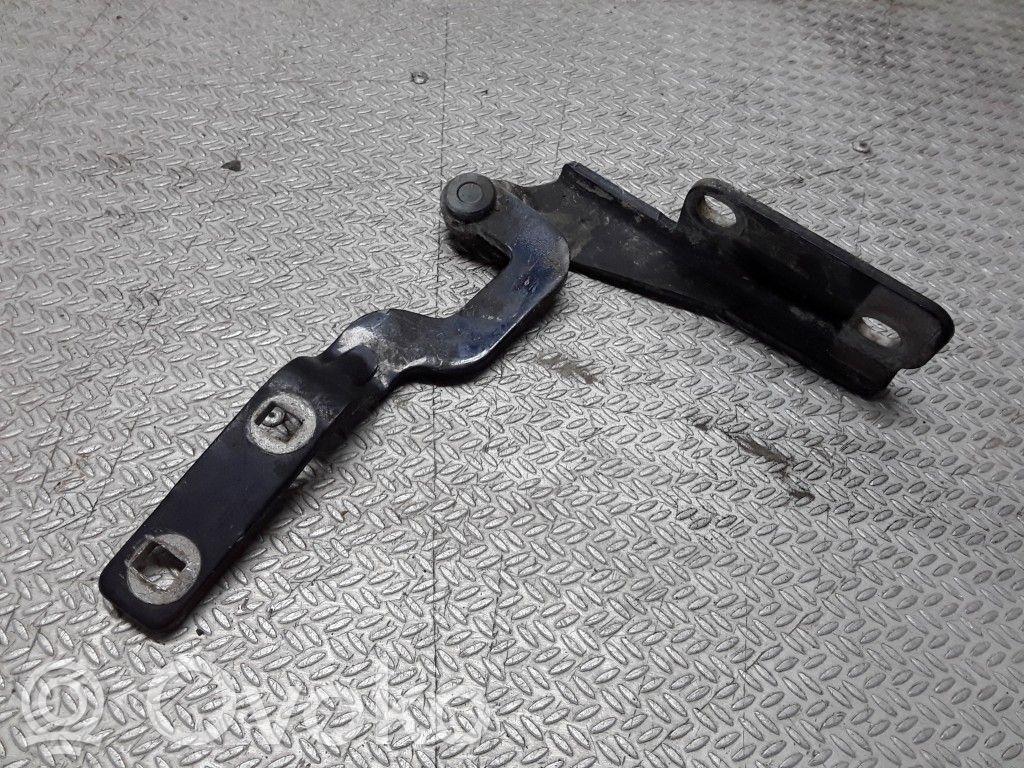 Engine bonnet/hood hinges   4D0823302