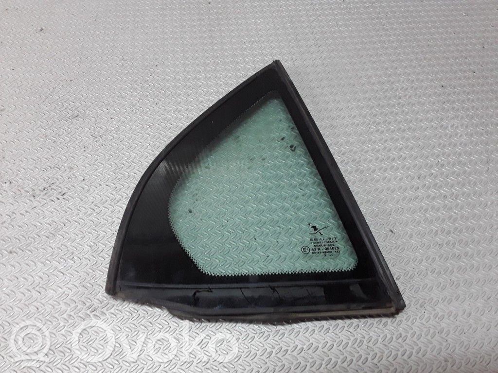 Saab 9-3 Ver1 Ventanilla de ventilación de la puerta trasera 