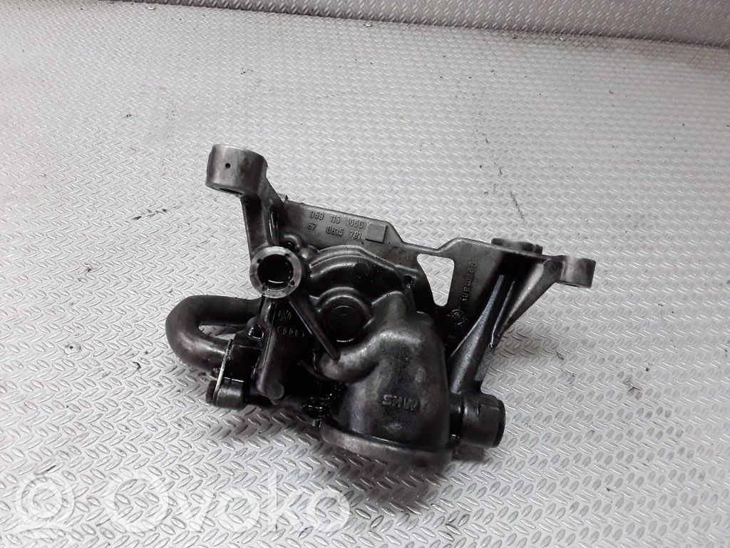 Audi A6 S6 C5 4B Oil pump 