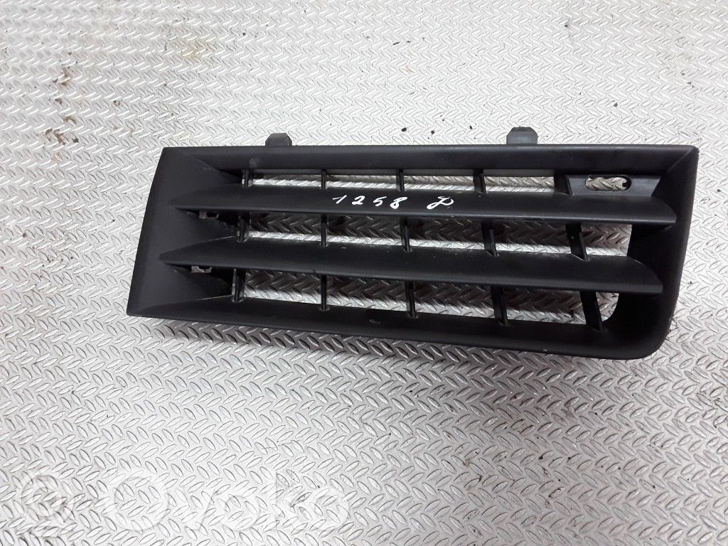 Renault Megane II Maskownica / Grill / Atrapa górna chłodnicy 