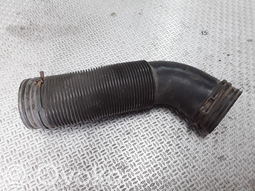 Volkswagen PASSAT B4 Część rury dolotu powietrza 