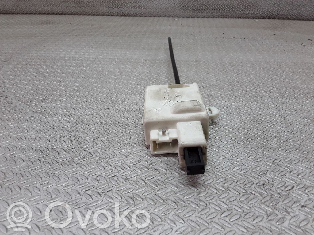 Fuel tank cap lock