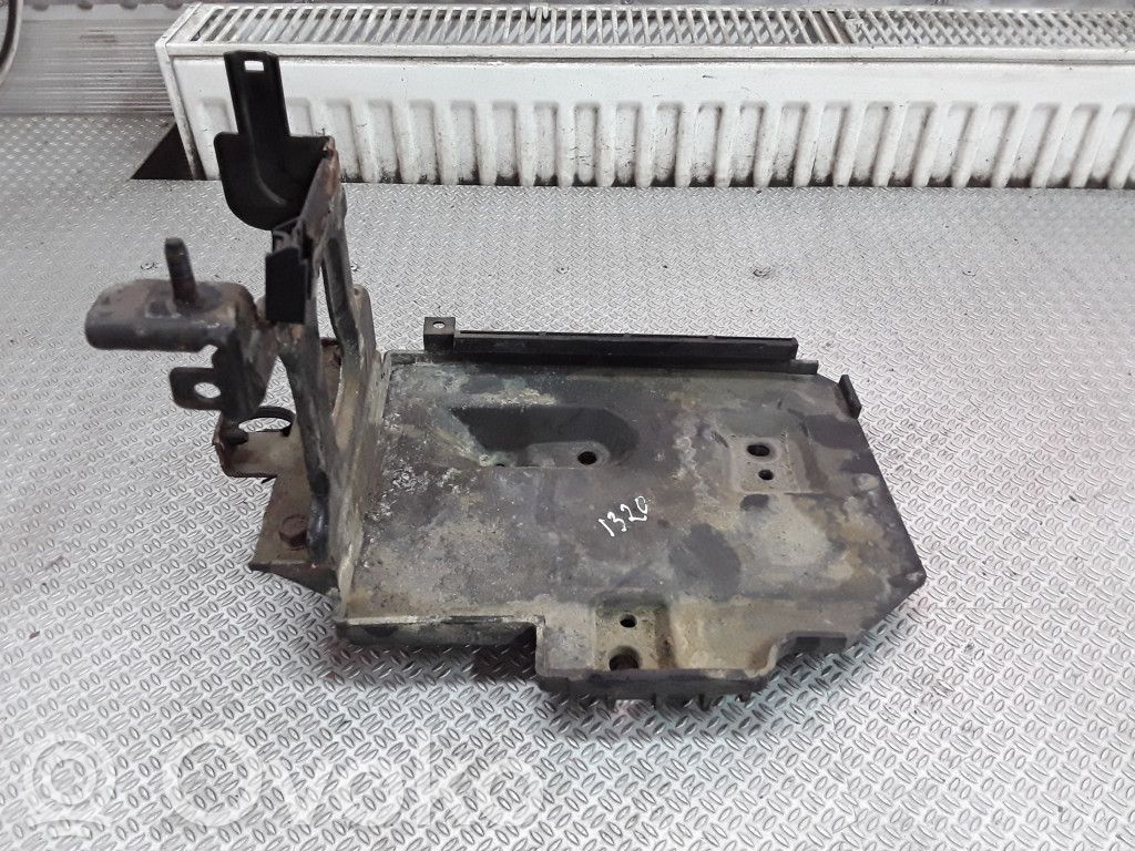 Battery tray