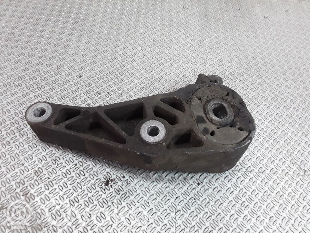 Opel Meriva A Engine mount bracket 