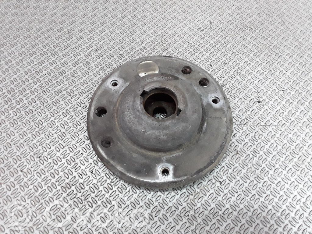 Soporte de puntal superior delantero
