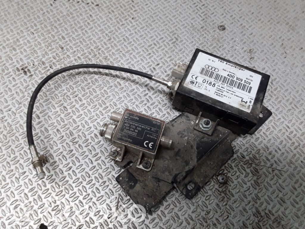 Audi A8 S8 D2 4D Wzmacniacz anteny 