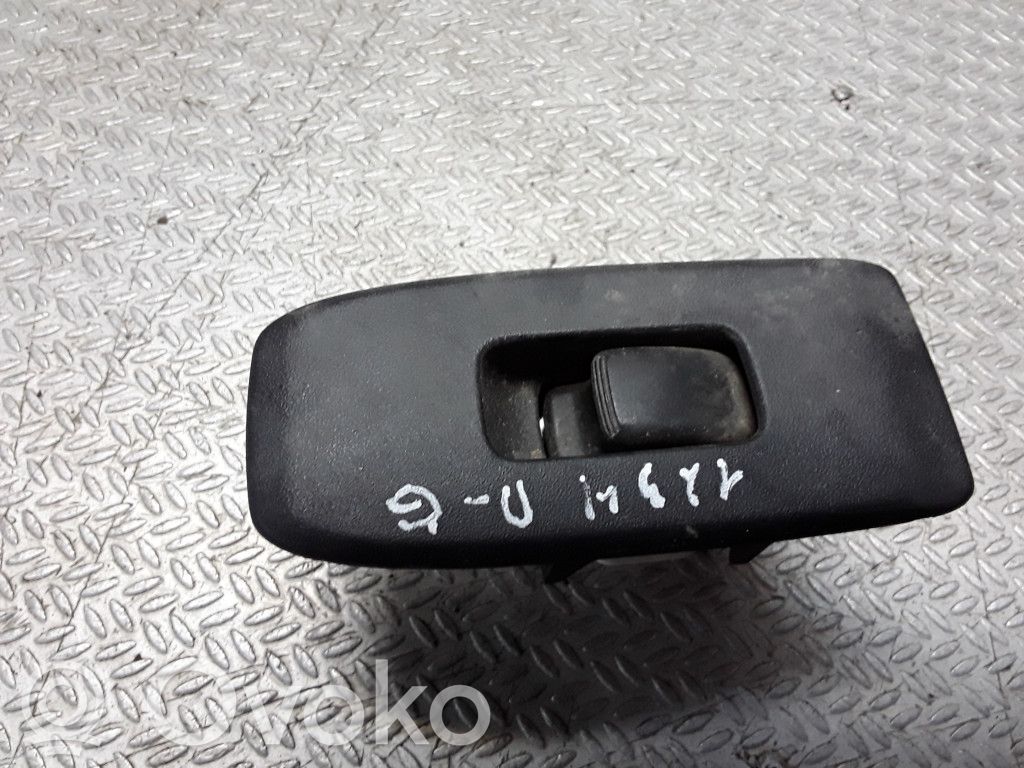 Electric window control switch   MR445659