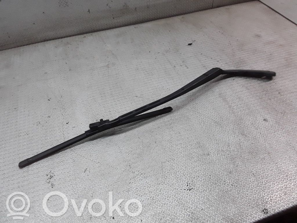 Windshield/front glass wiper blade