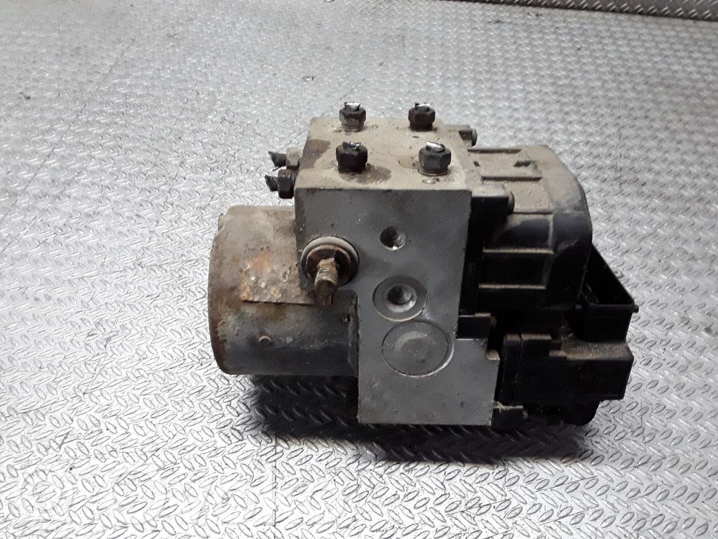 Subaru Forester SF ABS Pump 
