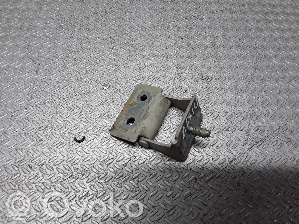 Tailgate/trunk/boot hinge