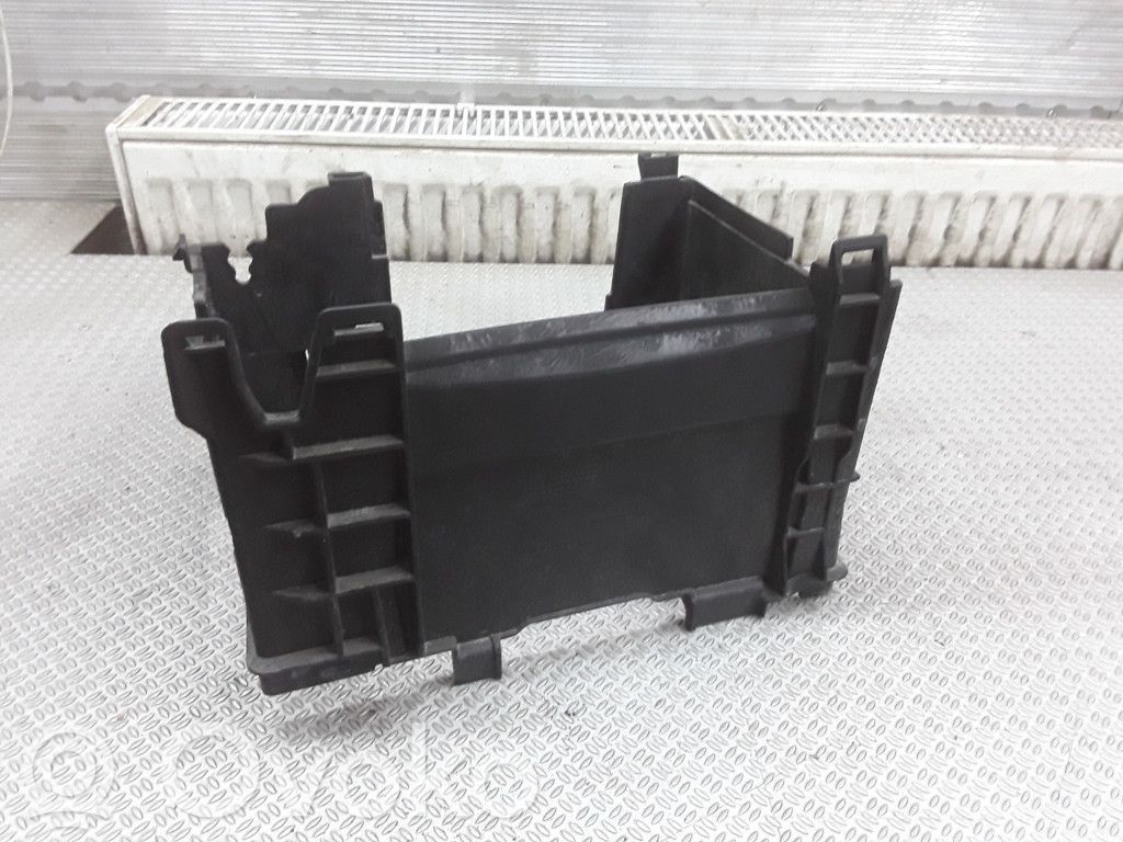 Renault Clio III Ящик аккумулятора 