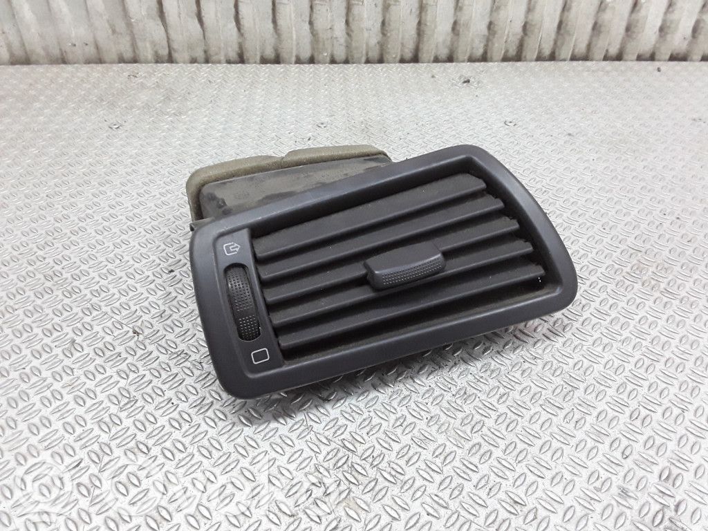 Peugeot 807 Moldura protectora de la rejilla de ventilación lateral del panel 