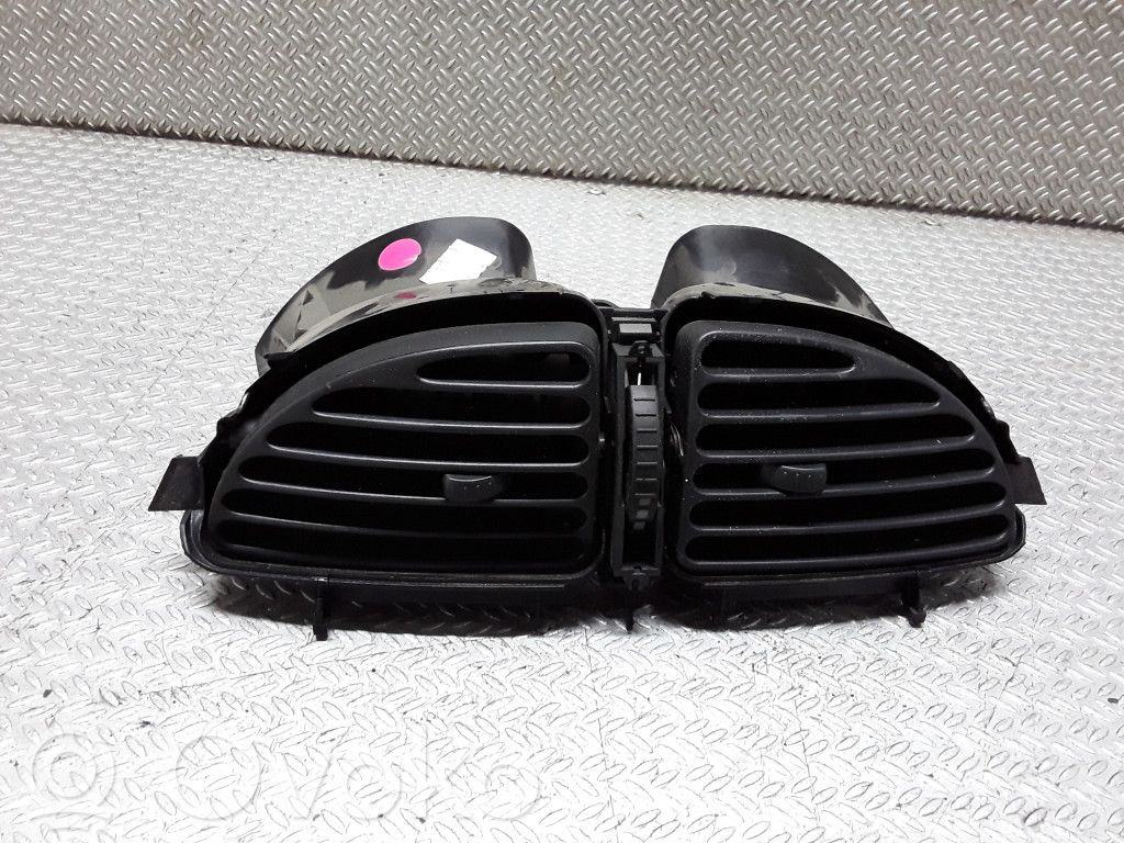 Grille d'aération centrale   963261727
