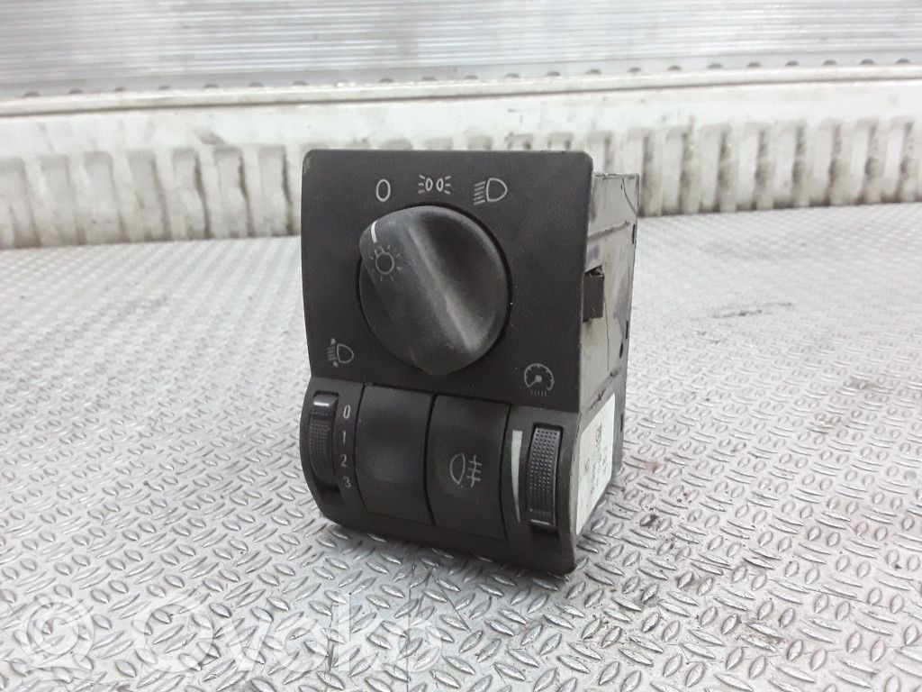 Lichtschalter   09180774