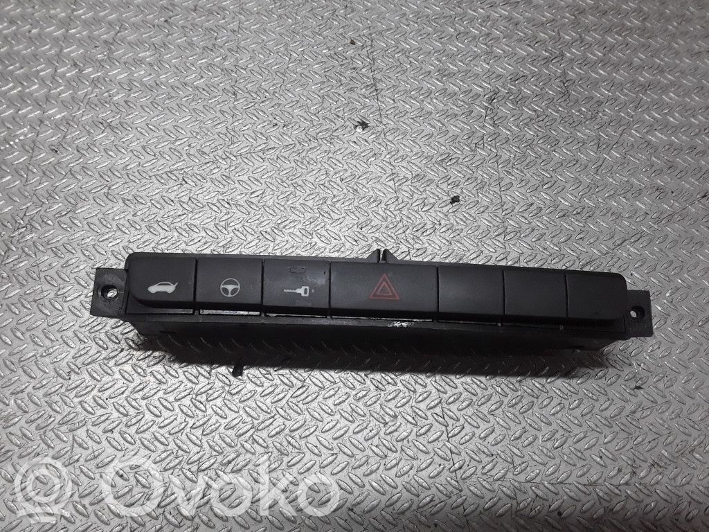 Przycisk świateł awaryjnych   735446473
