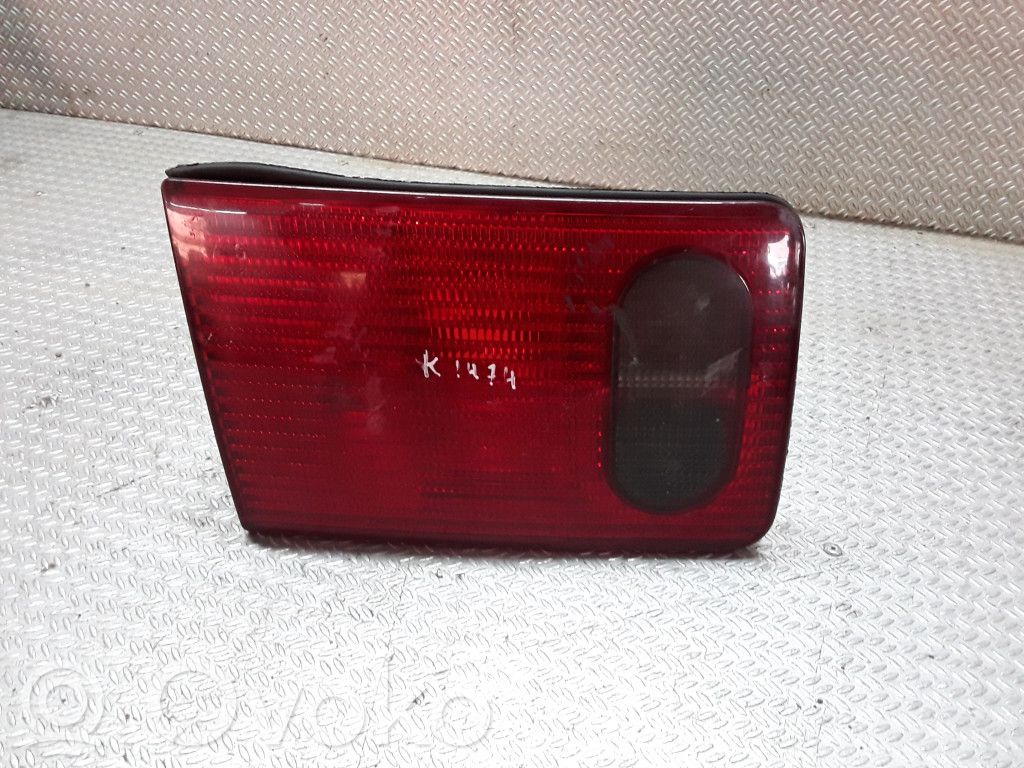 Aizmugurējais lukturis pārsegā   4D0945093