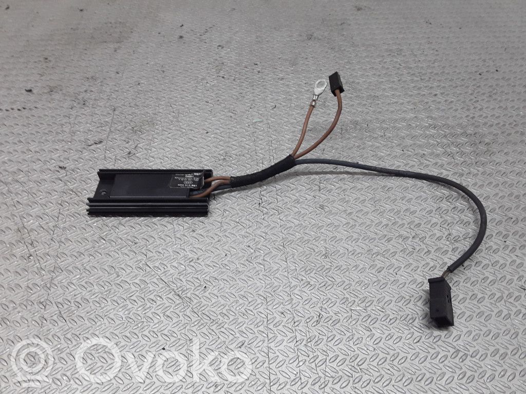 Audi A8 S8 D2 4D Aerial antenna amplifier 