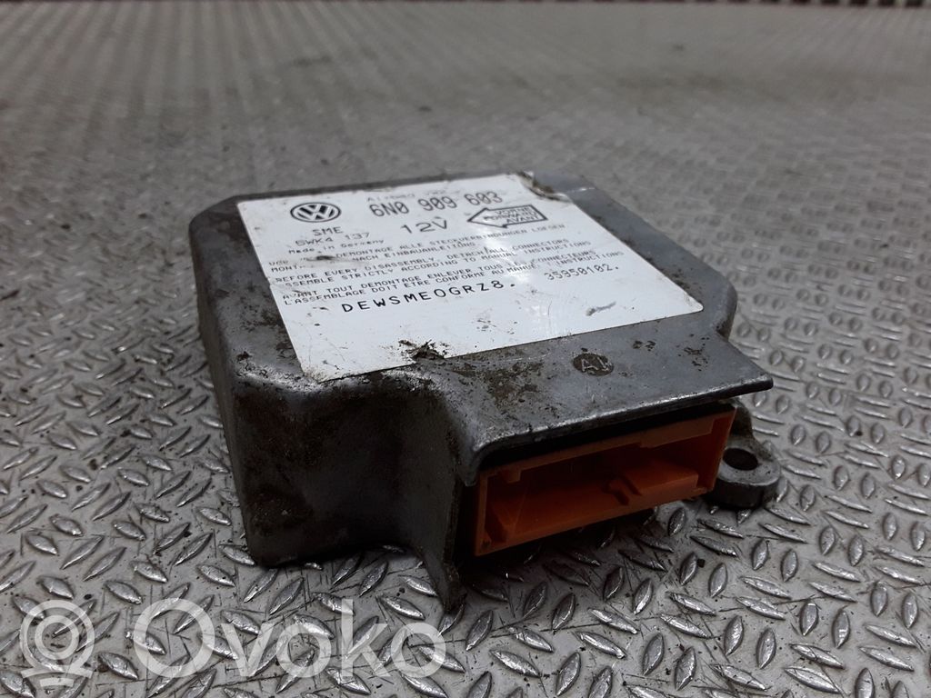 Turvatyynyn ohjainlaite/moduuli   6N0909603
