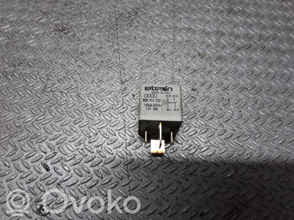 Inne przekaźniki   8D0951253