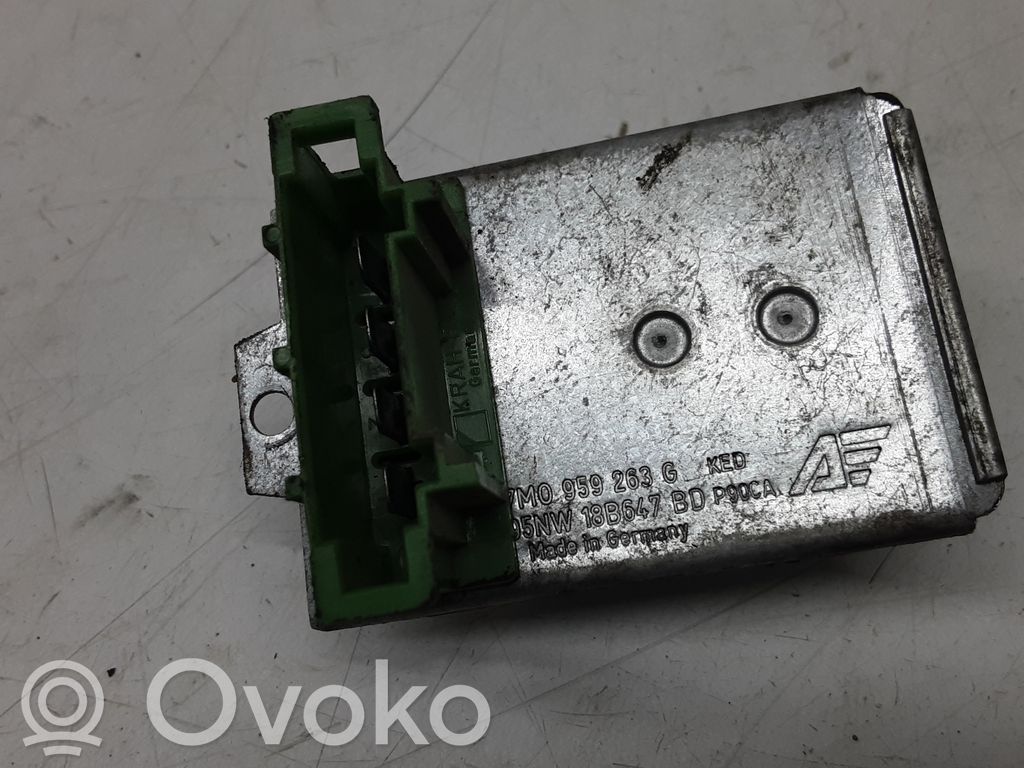 Lämpöpuhaltimen moottorin vastus   7M0959263G