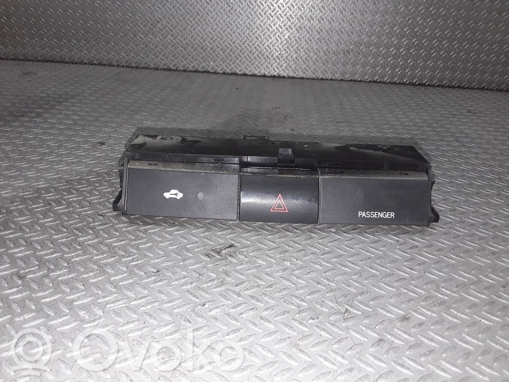 Botón interruptor de luz de peligro   153965