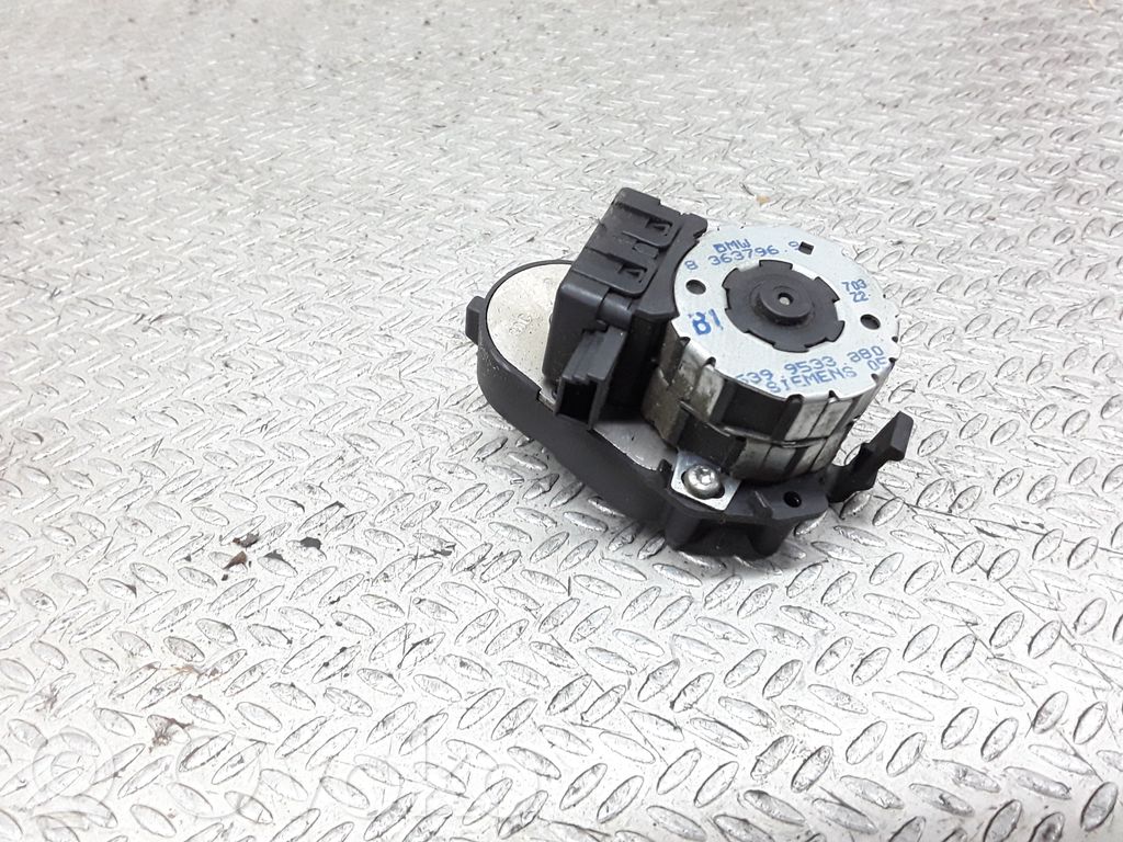 Stellmotor Heizung Klima   83637969