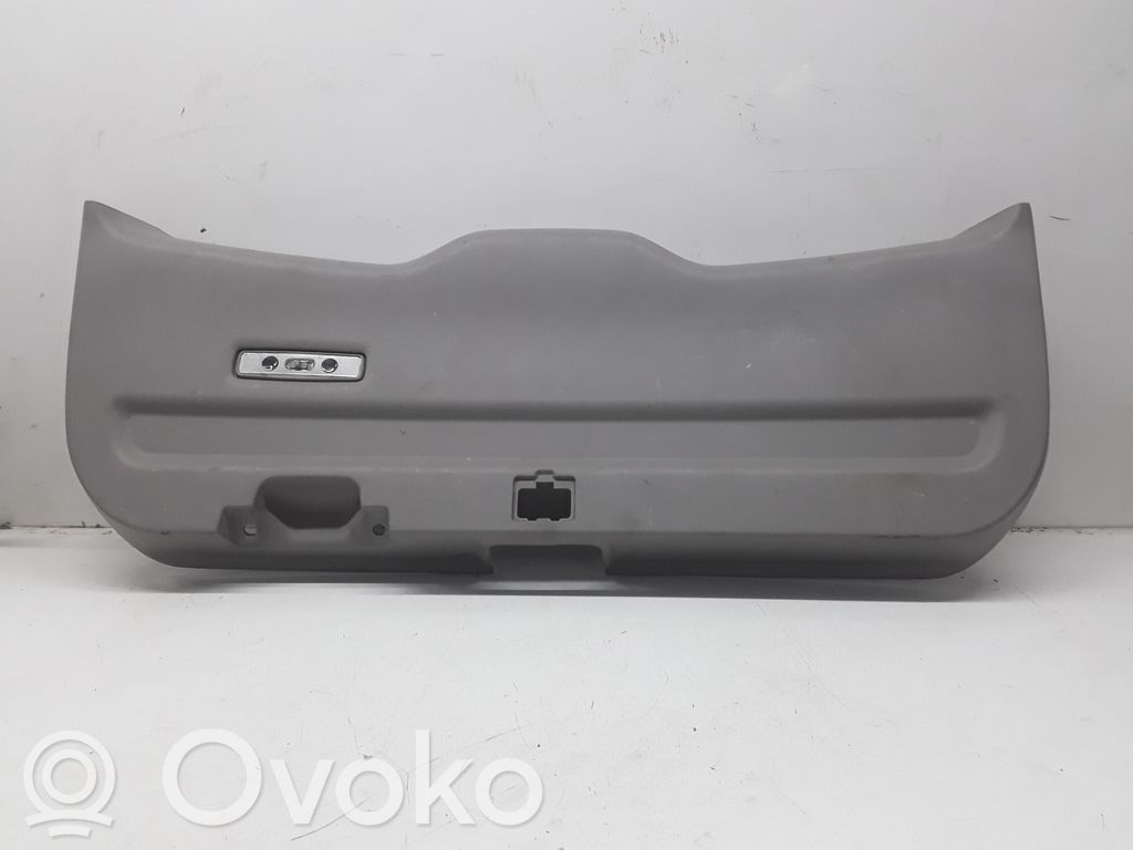 Tailgate trim   MR576115