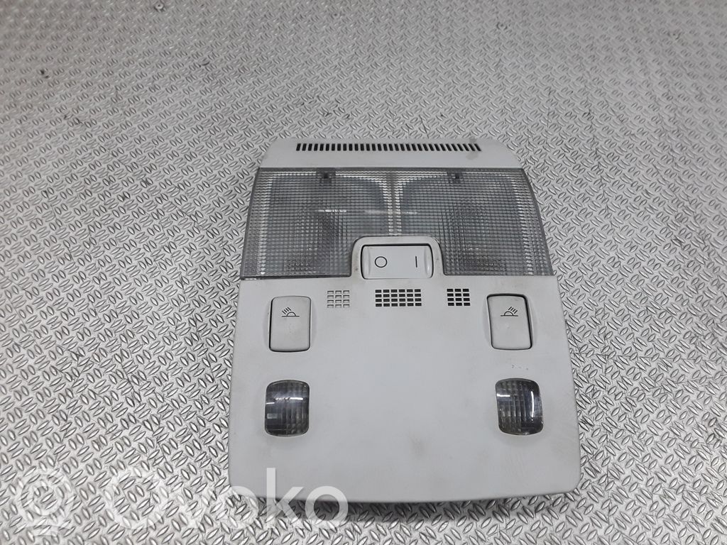 Etuistuimen valo   8E0947565