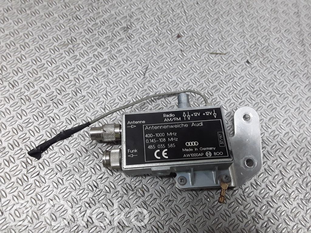 Audi A8 S8 D2 4D Aerial antenna amplifier 