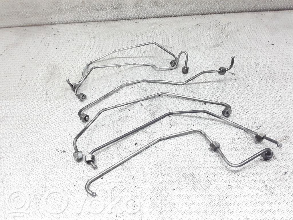 Fuel injector supply line/pipe