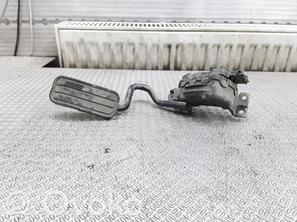Accelerator throttle pedal   7M4721603B,YM219F836GA
