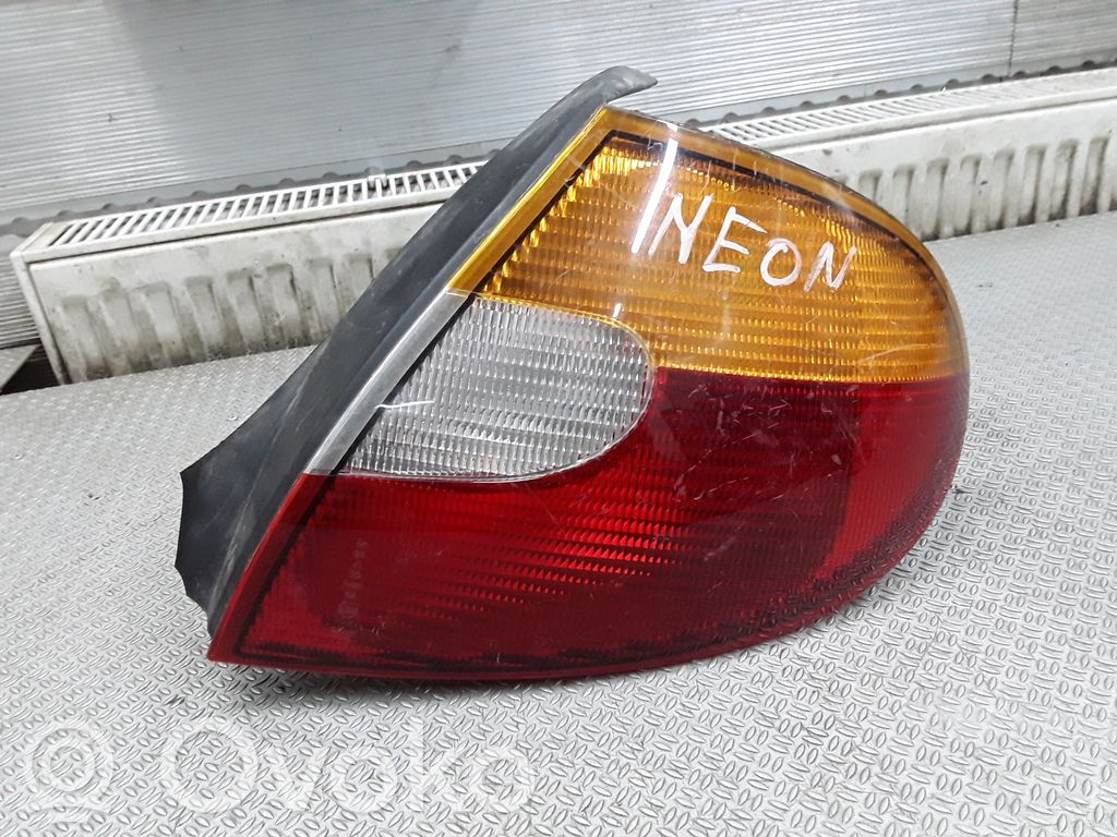 Chrysler Neon II Aizmugurējais lukturis virsbūvē 