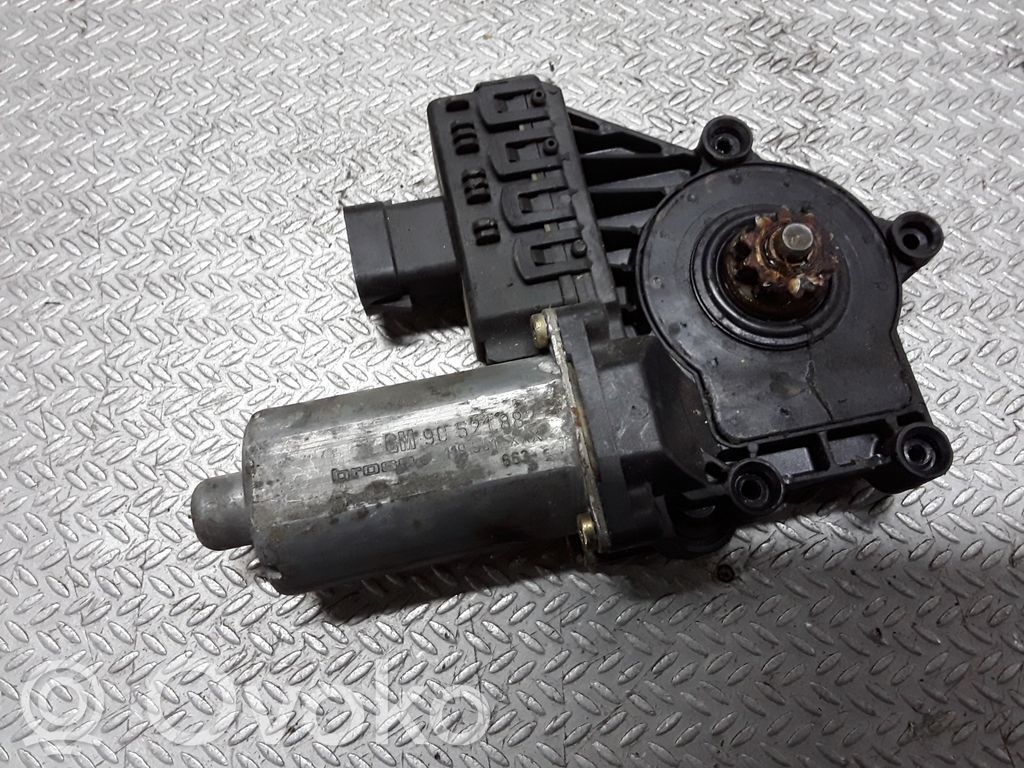 Opel Astra G Motor del regulador de la ventanilla de la puerta delantera 