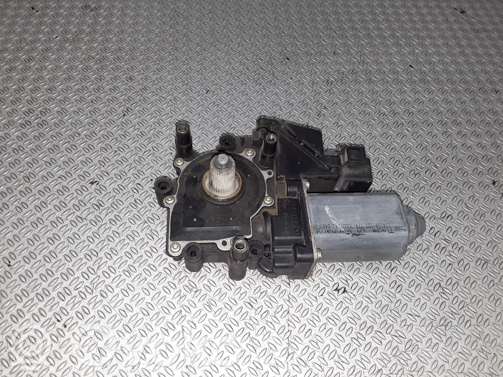 Audi A4 S4 B5 8D Silnik regulatora szyby drzwi przednich 