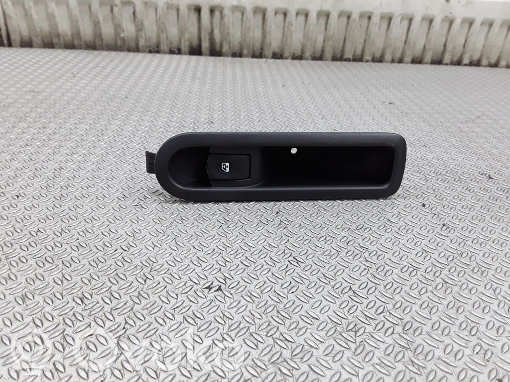 Electric window control switch   8200635069