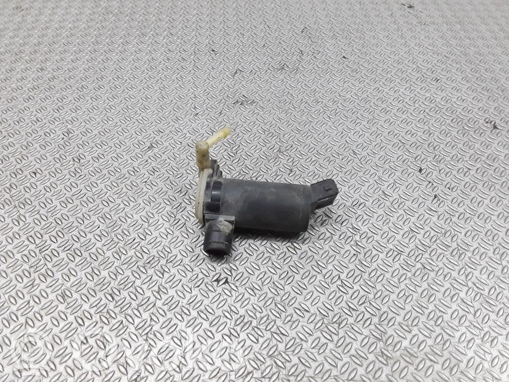 Ford Fiesta Windscreen/windshield washer pump 