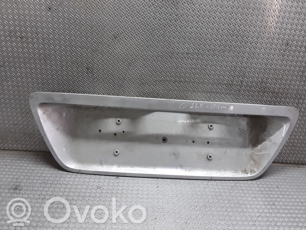 Moldura de la puerta trasera   2037400181