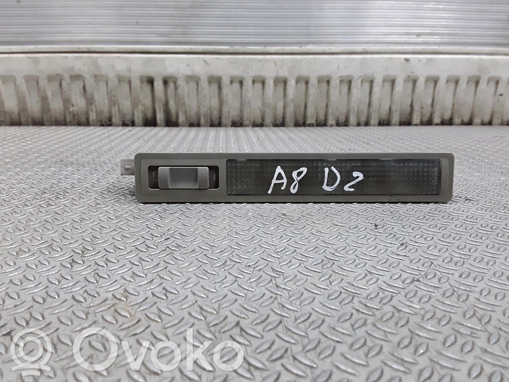 Audi A8 S8 D2 4D Lampka podsufitki tylna 
