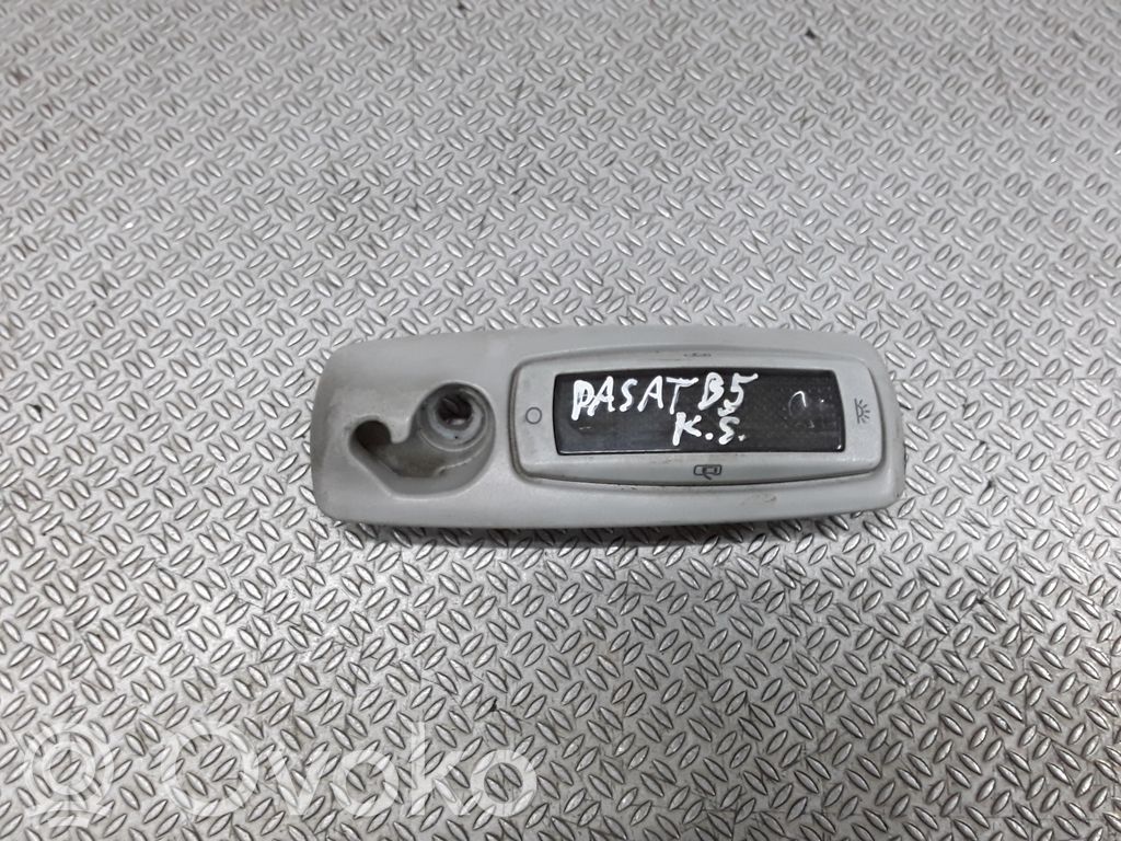 Lampka podsufitki tylna   3B0947291