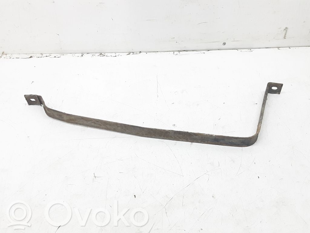 Fuel tank mounting bracket